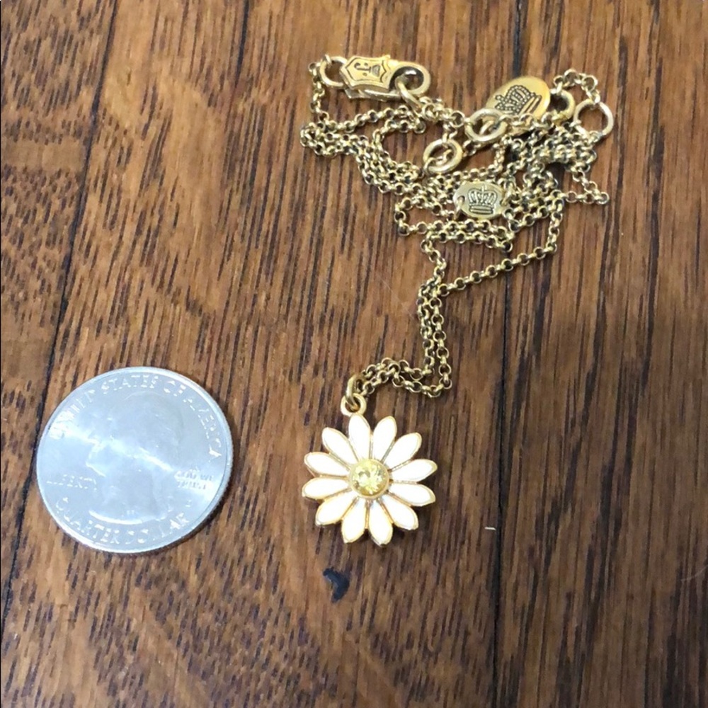 Juicy couture daisy necklace